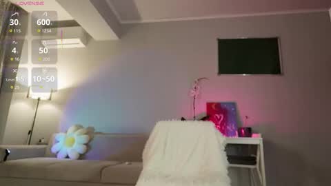 Luminous Luna online show from March 3, 2:34 pm