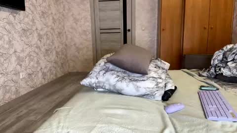 yourselenas online show from April 12, 4:32 pm