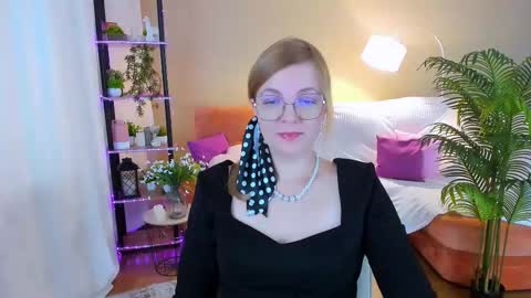 Snapshot of youruniverserr chatting on October 8, 6:07 am Alice online show from October 8, 6:07 am