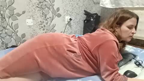 Yoyrgirlxq online show from April 4, 4:39 pm