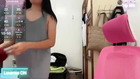 yrdrmgrl_jennie26 online show from April 15, 7:14 pm