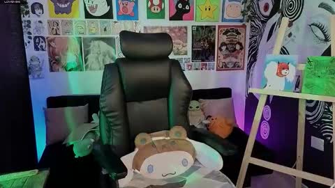    rawr   Anne Independent model      online show from March 19, 9:41 pm