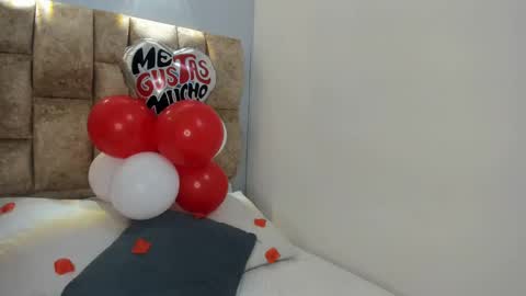 yulievans online show from February 14, 12:03 pm