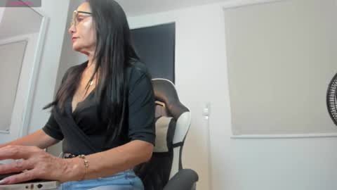 Y U L I T Z A online show from February 5, 12:19 pm