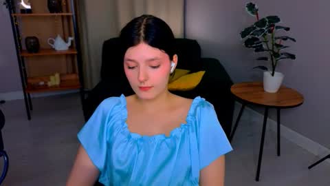 Yumi online show from March 19, 2:43 pm