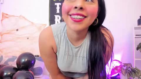 Yunna online show from October 28, 12:00 pm