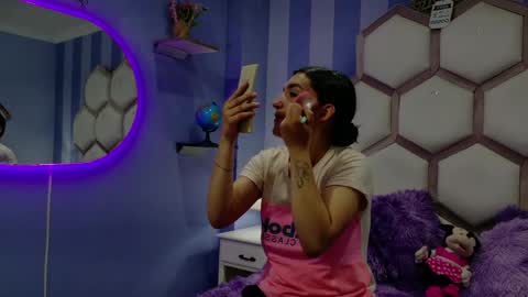 yvi online show from April 14, 12:38 pm