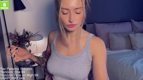 Snapshot of yvie_ chatting on February 26, 6:19 am The Queen Bitch of the United Kingdom online show from February 26, 6:19 am