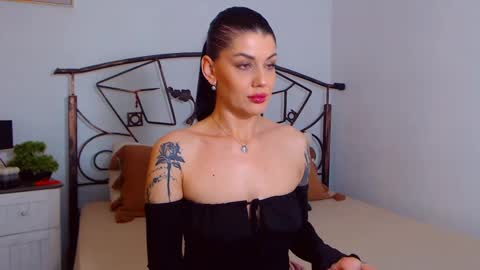 I V Y   online show from January 26, 9:07 pm