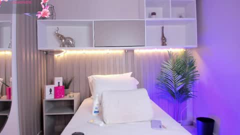 Zafiro online show from April 11, 6:30 am