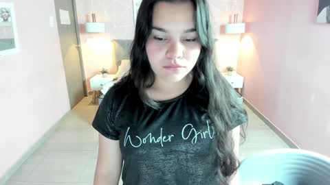 Snapshot of zara__sweet chatting on January 27, 1:09 pm Zara Sweet online show from January 27, 1:09 pm