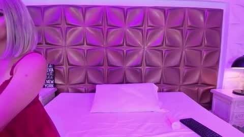 zendayaroux online show from September 30, 3:56 am