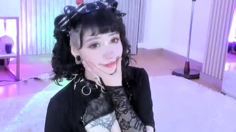 Snapshot of zephirah_abney chatting on October 10, 3:17 pm    online show from October 10, 3:17 pm