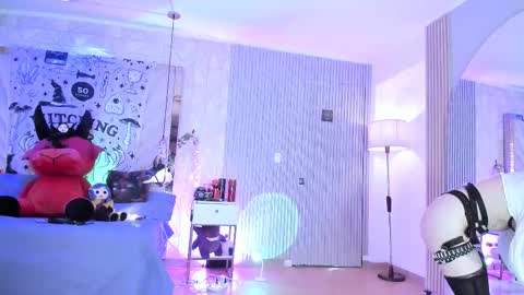 Snapshot of zephirah_abney chatting on October 24, 2:35 pm    online show from October 24, 2:35 pm