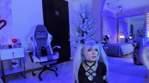 Snapshot of zephirah_abney chatting on February 23, 2:07 pm    online show from February 23, 2:07 pm