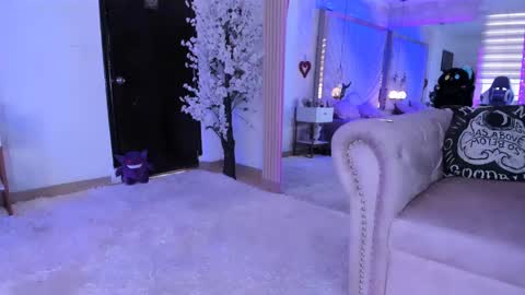 Snapshot of zephirah_abney chatting on February 28, 1:36 pm    online show from February 28, 1:36 pm