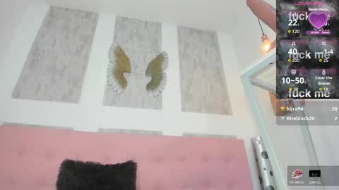 ZHAMIRA  ANDRES online show from March 25, 11:51 pm