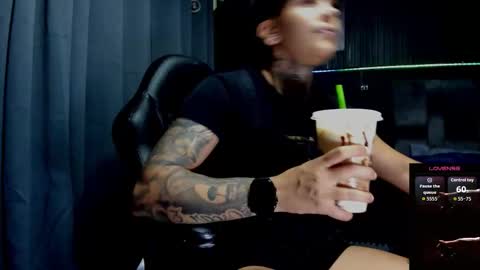 zhoestrong online show from November 18, 7:59 pm