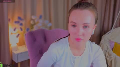 Zlata  Mon Tue Thu Fri Sun Sa GMT 3 0000pm - 0600pm  online show from October 25, 6:48 pm