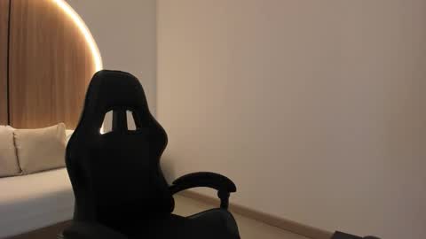 Zoe  online show from October 17, 12:08 pm