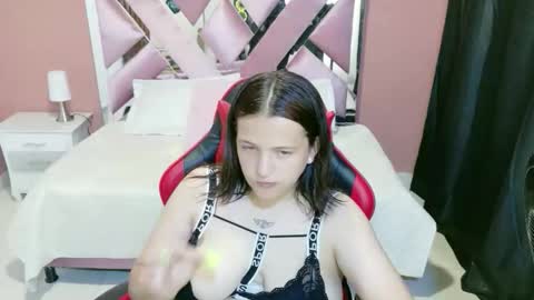 zoe online show from April 6, 7:59 pm