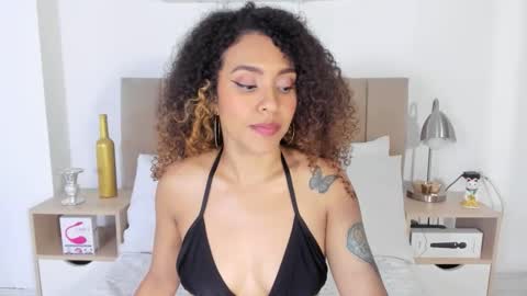 Zoe Gruber online show from May 18, 4:07 am