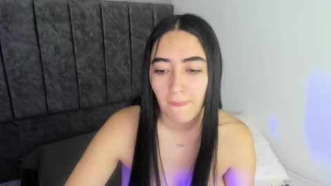 zoe_jones7 online show from October 29, 2:49 am