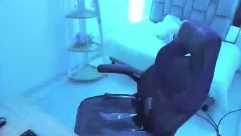 zoe_jonesx online show from March 18, 12:21 pm