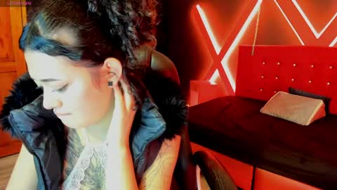 zoe  online show from April 11, 7:45 am