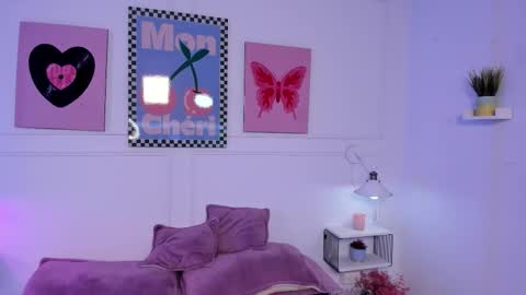 Zoe Lynch online show from February 12, 11:45 am