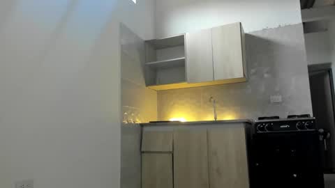 zoe_maddison19 online show from January 15, 7:31 pm