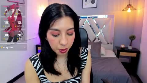 zoe_moreau online show from April 17, 7:27 pm