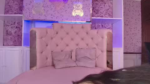 zoe_pettite_ online show from March 4, 12:55 pm