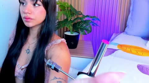Snapshot of zoe_rivers chatting on December 2, 11:11 am Zoe online show from December 2, 11:11 am