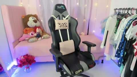 zoe_sullivan_ online show from February 21, 9:32 am