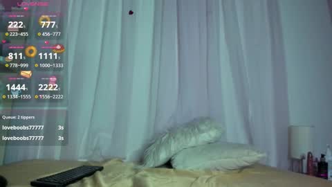 Snapshot of zoe_white__ chatting on October 20, 2:09 pm Zoe online show from October 20, 2:09 pm