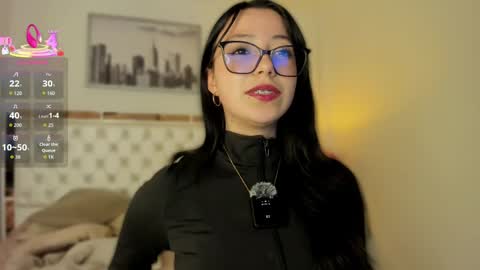 Zoe online show from May 6, 9:30 pm