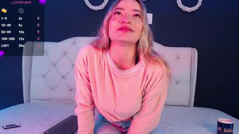 Snapshot of zoee_joness chatting on January 6, 12:02 pm zoe online show from January 6, 12:02 pm
