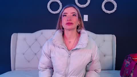 Snapshot of zoee_joness chatting on January 3, 11:35 am zoe online show from January 3, 11:35 am