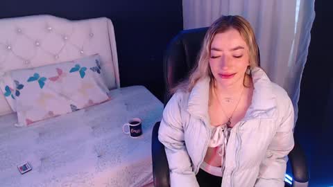 Snapshot of zoee_joness chatting on January 4, 11:43 am zoe online show from January 4, 11:43 am