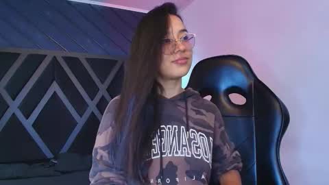 Zoe 3 online show from March 25, 6:11 pm