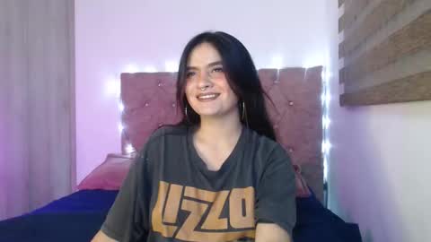 Zoee online show from February 4, 4:26 am