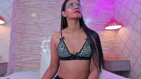 ZoeeSmitth online show from February 24, 11:53 am