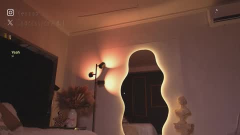 zoevidal_ online show from March 26, 12:07 pm