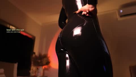 zoevidal_ online show from November 17, 12:28 pm