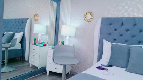 ZoeWilliis online show from June 3, 2:33 pm