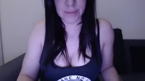 zoibee online show from February 15, 8:45 pm