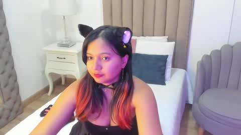 Im Zusan My schedule is from 1030pm to 430 am colombian time online show from February 23, 3:29 am