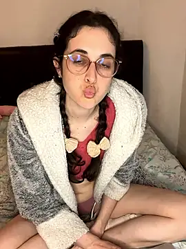 WhiteVenus online show from April 13, 6:36 am