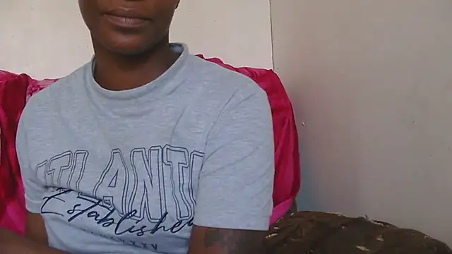 sluttylaura21 online show from October 6, 11:38 am